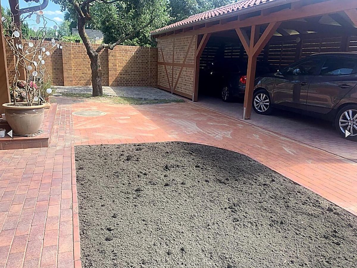 Carport mit Klinkerpflaster